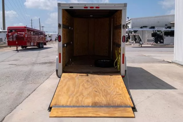 used Cargo (Enclosed) Trailers Interstate  for sale, in Seguin, TX Thumbnail 9