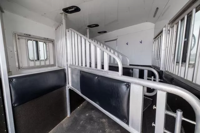 used Horse Trailers Merhow Trailers  for sale, in Seguin, TX Thumbnail 16