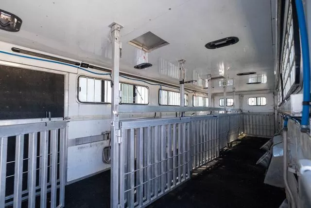 used Horse Trailers Sundowner Trailers  for sale, in Seguin, TX Thumbnail 16