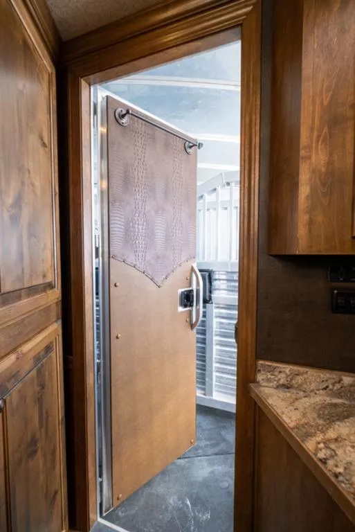 used Horse Trailers Elite Trailers  for sale, in Seguin, TX Thumbnail 16