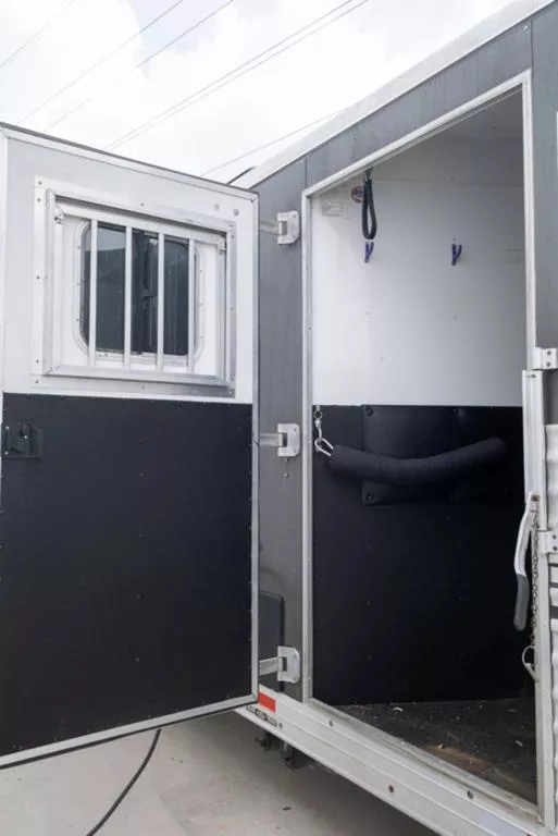 used Horse Trailers Merhow Trailers  for sale, in Seguin, TX Thumbnail 11