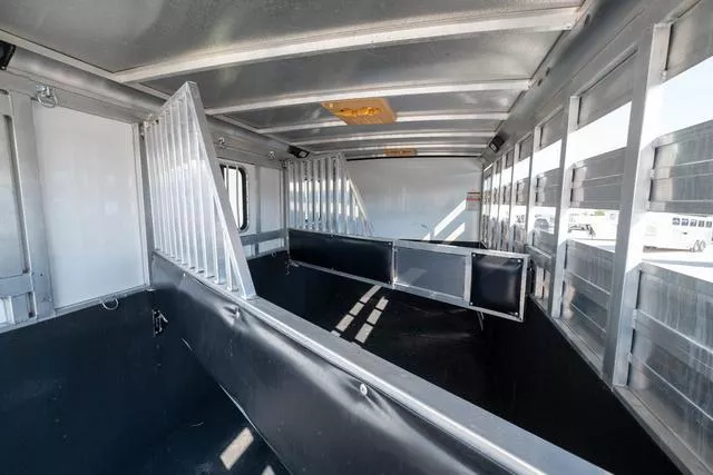 used Horse Trailers Sundowner Trailers  for sale, in Seguin, TX Thumbnail 15