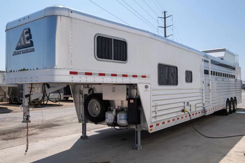 used Horse Trailers Elite Trailers  for sale, in Seguin, TX Thumbnail 15