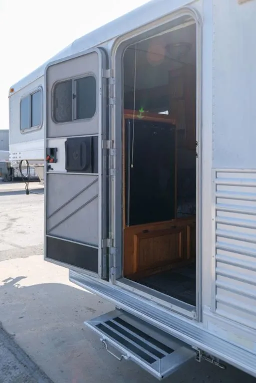 used Horse Trailers Elite Trailers  for sale, in Seguin, TX Thumbnail 7