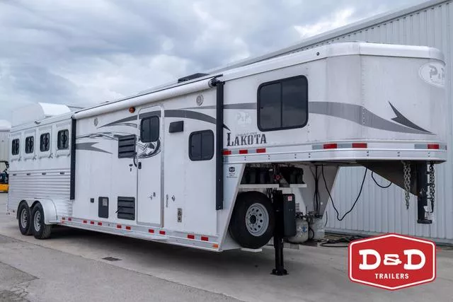 2016 Lakota Trailers 4 Horse Living Quarters Trailer W/Slide Out 