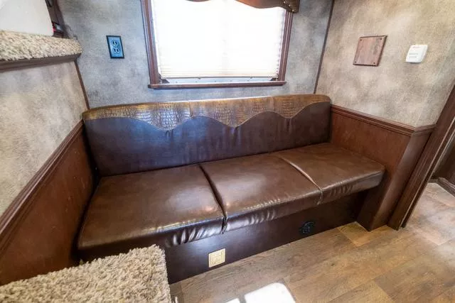 used Horse Trailers Platinum Coach  for sale, in Seguin, TX Thumbnail 27