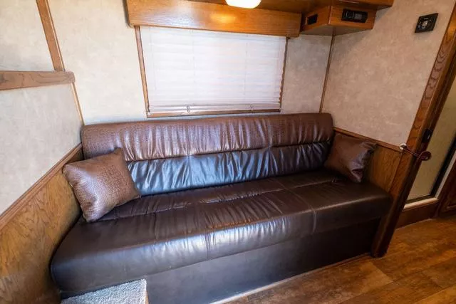 used Horse Trailers Platinum Coach  for sale, in Seguin, TX Thumbnail 13