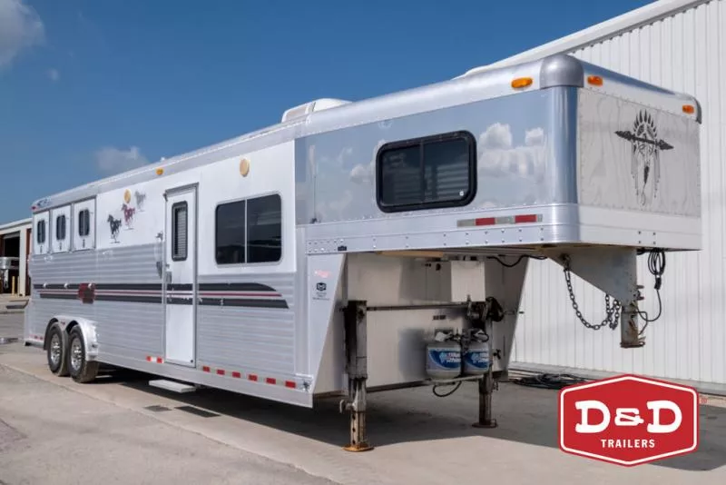 2001 4 Star Trailers 3 Horse 12ft SW Living Quarters Trailer