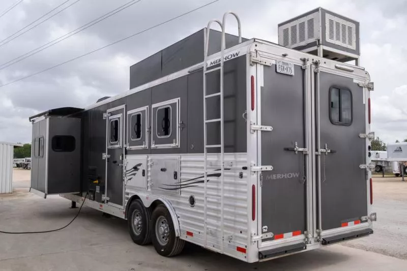 used Horse Trailers Merhow Trailers  for sale, in Seguin, TX Thumbnail 7