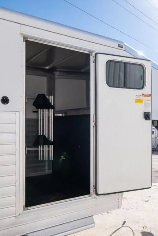 used Horse Trailers Sundowner Trailers  for sale, in Seguin, TX Thumbnail 8