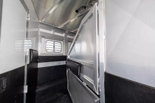 used Horse Trailers Elite Trailers  for sale, in Seguin, TX Thumbnail 12
