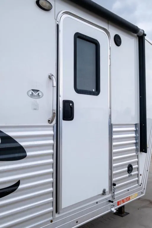 used Horse Trailers Merhow Trailers  for sale, in Seguin, TX Thumbnail 7