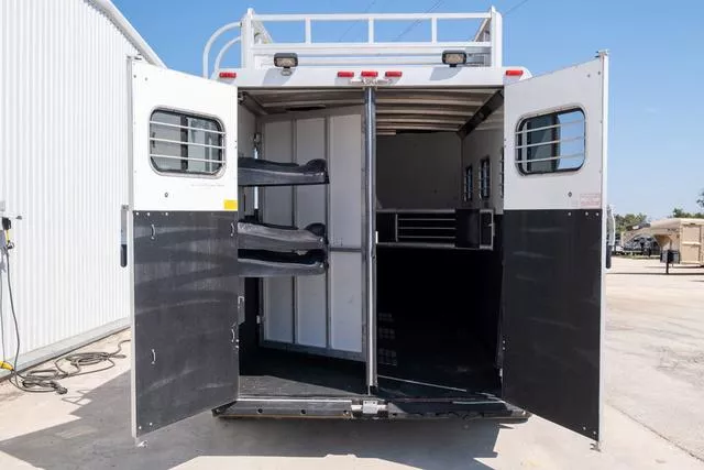 used Horse Trailers Sundowner Trailers  for sale, in Seguin, TX Thumbnail 13