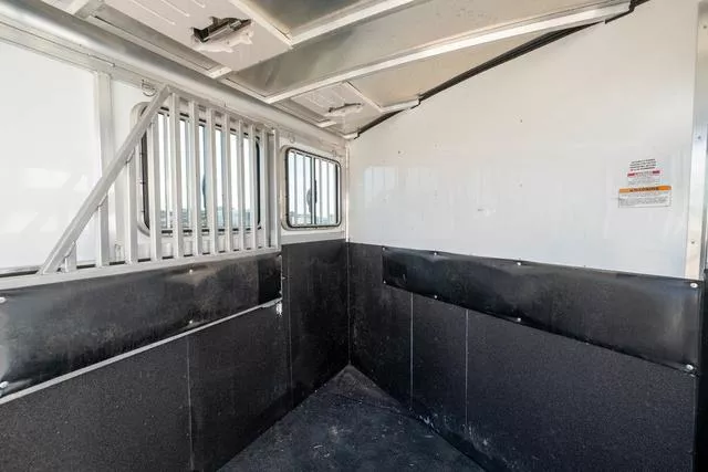 used Horse Trailers Sundowner Trailers  for sale, in Seguin, TX Thumbnail 12