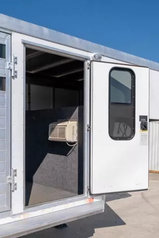 used Horse Trailers Sundowner Trailers  for sale, in Seguin, TX Thumbnail 7