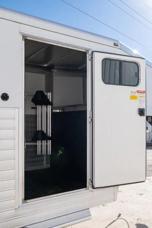 used Horse Trailers Sundowner Trailers  for sale, in Seguin, TX Thumbnail 8