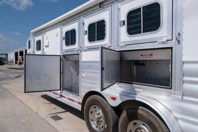 used Horse Trailers Platinum Coach  for sale, in Seguin, TX Thumbnail 8