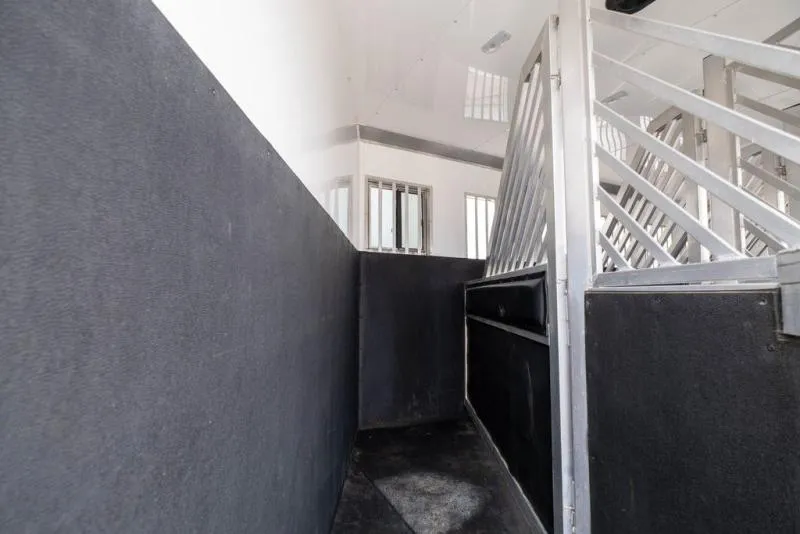 used Horse Trailers Bloomer  for sale, in Seguin, TX Thumbnail 17