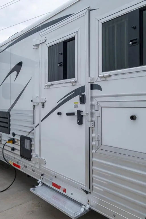 used Horse Trailers Merhow Trailers  for sale, in Seguin, TX Thumbnail 20