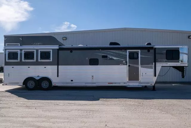 used Horse Trailers Lakota  for sale, in Seguin, TX Thumbnail 2