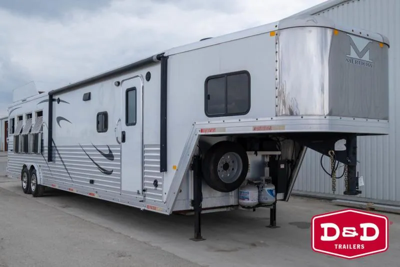 2018 Merhow Trailers 4 Horse 15'6 Ft SW Living Quarters Trailer 