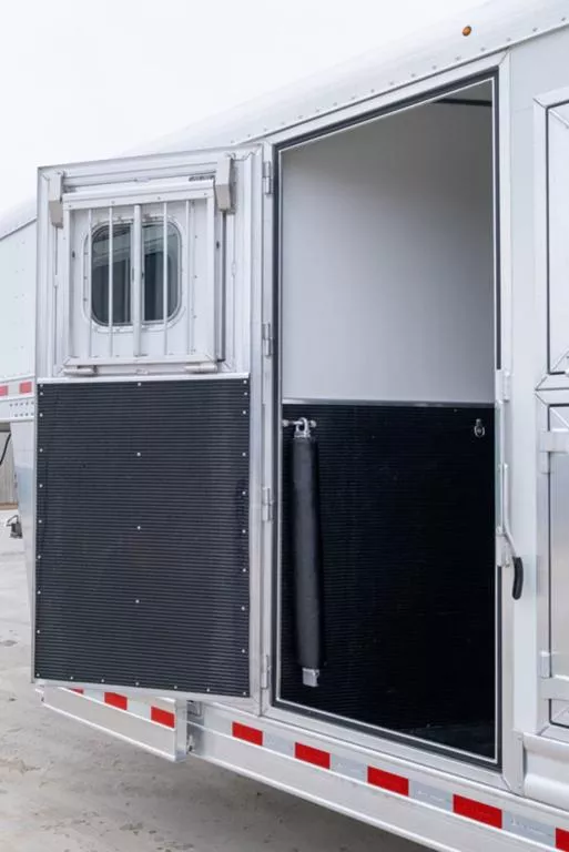 used Horse Trailers Elite Trailers  for sale, in Seguin, TX Thumbnail 19