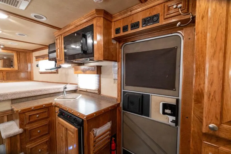 used Horse Trailers Platinum Coach  for sale, in Seguin, TX Thumbnail 24