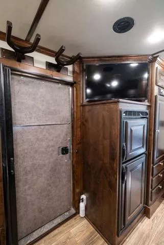 used Horse Trailers Elite Trailers  for sale, in Seguin, TX Thumbnail 11