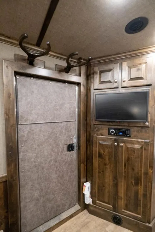 used Horse Trailers Elite Trailers  for sale, in Seguin, TX Thumbnail 16