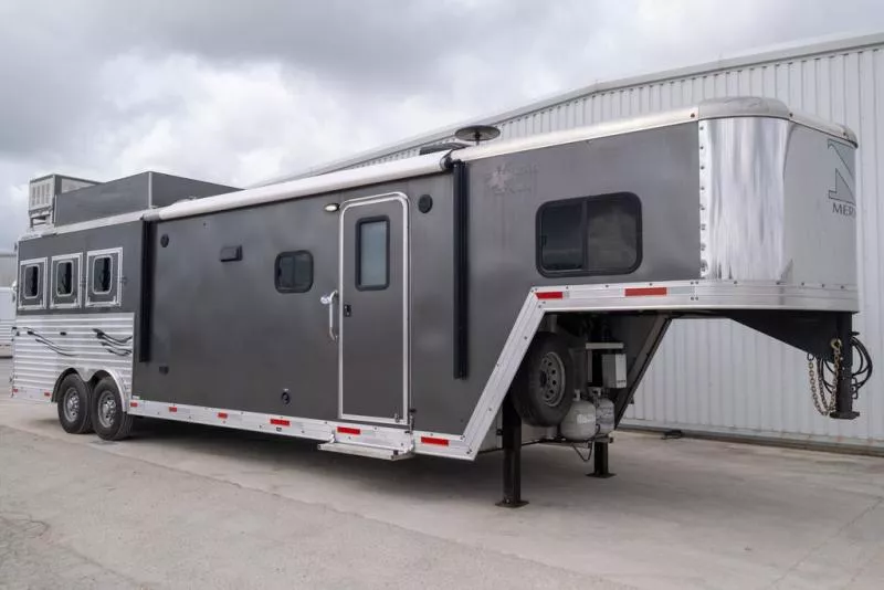 used Horse Trailers Merhow Trailers  for sale, in Seguin, TX Thumbnail 4