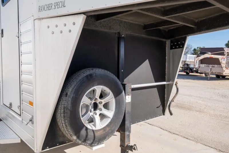 used Horse Trailers Sundowner Trailers  for sale, in Seguin, TX Thumbnail 6