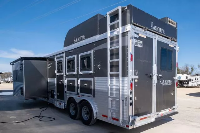 used Horse Trailers Lakota  for sale, in Seguin, TX Thumbnail 4