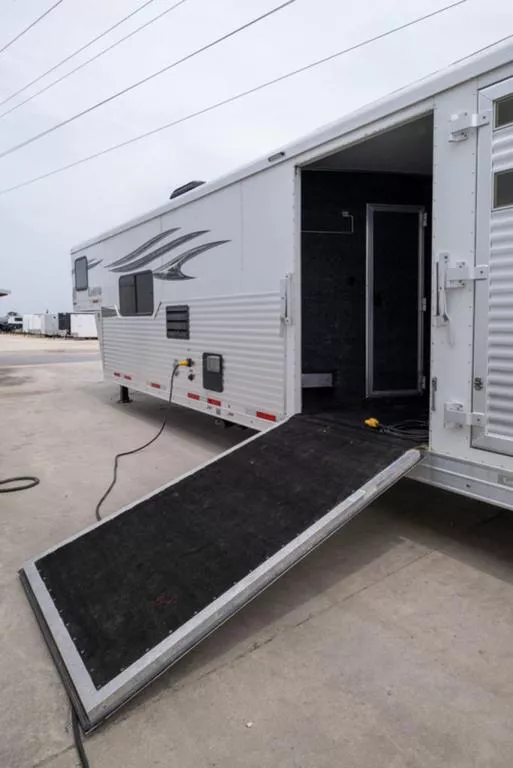 used Horse Trailers Lakota  for sale, in Seguin, TX Thumbnail 7
