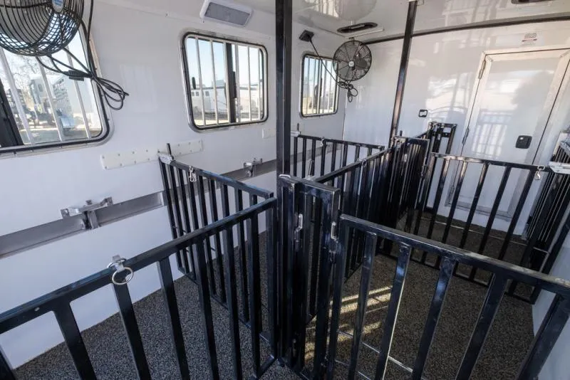 used Horse Trailers Sundowner Trailers  for sale, in Seguin, TX Thumbnail 18