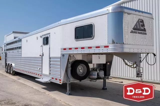 2023 Elite Trailers 5 Horse Side Load Living Quarters Trailer 