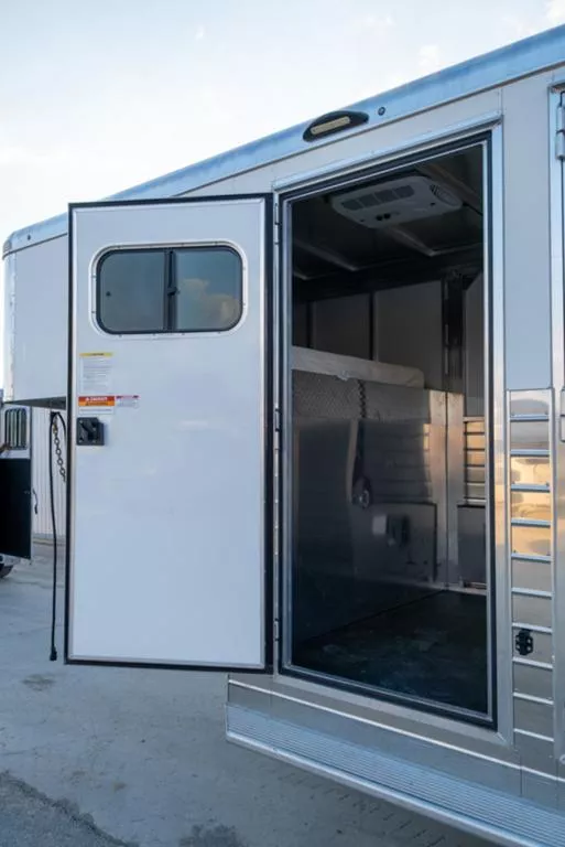 used Horse Trailers Sundowner Trailers  for sale, in Seguin, TX Thumbnail 9