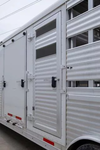 used Horse Trailers Lakota  for sale, in Seguin, TX Thumbnail 10