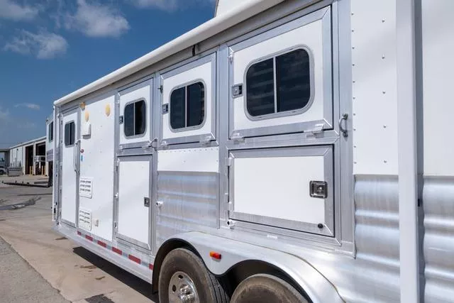 used Horse Trailers Platinum Coach  for sale, in Seguin, TX Thumbnail 7