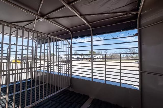 new Stock / Stock Combo Trailers Gooseneck  for sale, in Seguin, TX Thumbnail 9