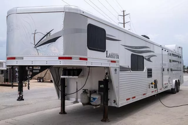 used Horse Trailers Lakota  for sale, in Seguin, TX Thumbnail 5