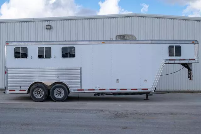 used Horse Trailers Featherlite  for sale, in Seguin, TX Thumbnail 2