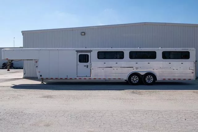 used Horse Trailers Sundowner Trailers  for sale, in Seguin, TX Thumbnail 2
