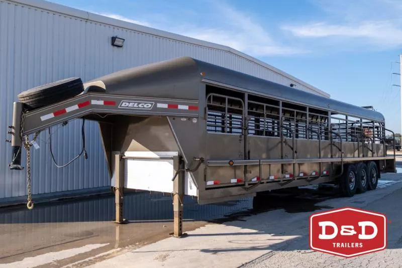 2018 Delco Trailers 32 Ft Premium Stock Trailer 