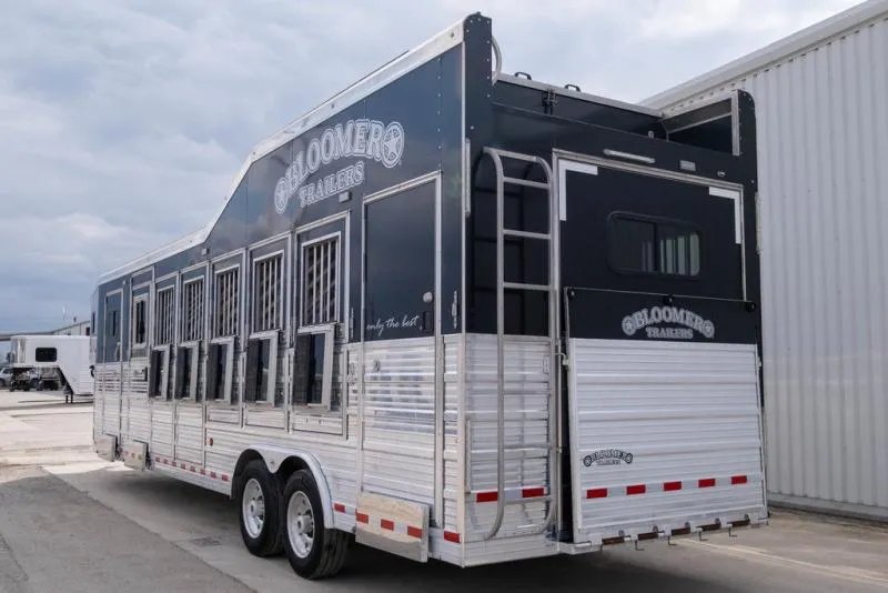 used Horse Trailers Bloomer  for sale, in Seguin, TX Thumbnail 3
