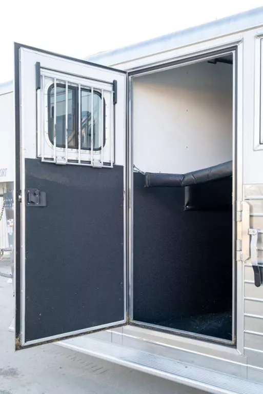 used Horse Trailers Sundowner Trailers  for sale, in Seguin, TX Thumbnail 11