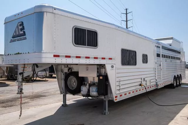 used Horse Trailers Elite Trailers  for sale, in Seguin, TX Thumbnail 15