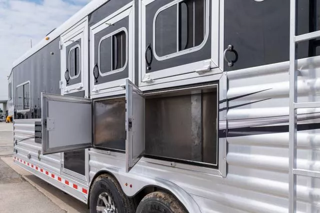 used Horse Trailers Elite Trailers  for sale, in Seguin, TX Thumbnail 8