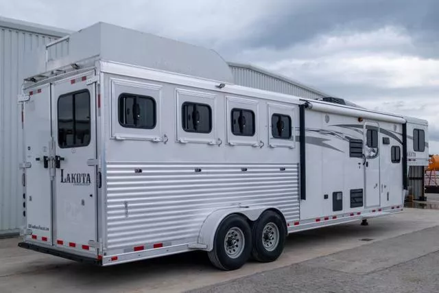 used Horse Trailers Lakota  for sale, in Seguin, TX Thumbnail 3