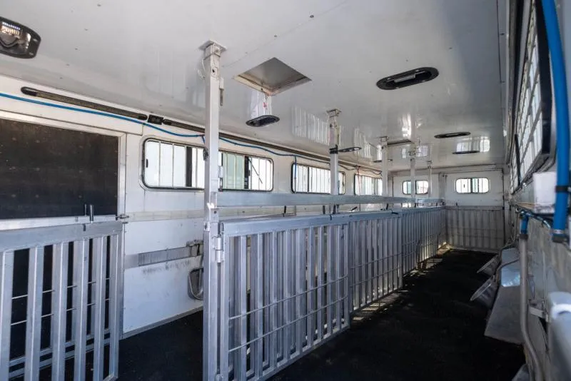 used Horse Trailers Sundowner Trailers  for sale, in Seguin, TX Thumbnail 16