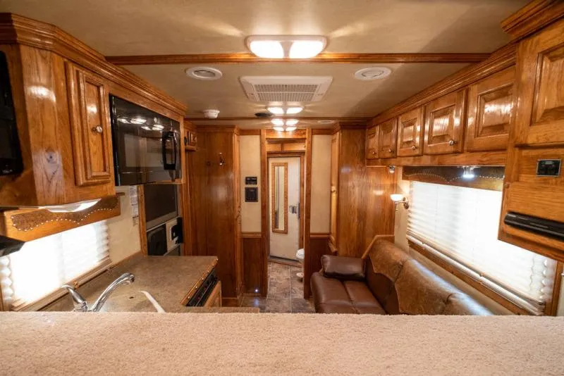 used Horse Trailers Platinum Coach  for sale, in Seguin, TX Thumbnail 27